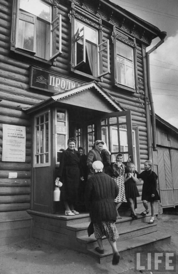 Повседневная жизнь советских людей  (50-60-х гг.) в фотографиях Lisa Larsen, фото № 9