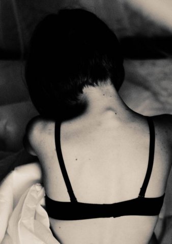 Фото девушка брюнетка с каре со спины   сборка (2)