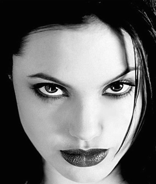 Остановись, мгновение! 25 самых редких фото Анджелины Джоли