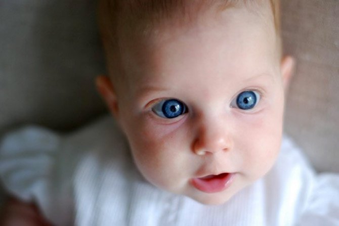Голубые глаза, фото младенца