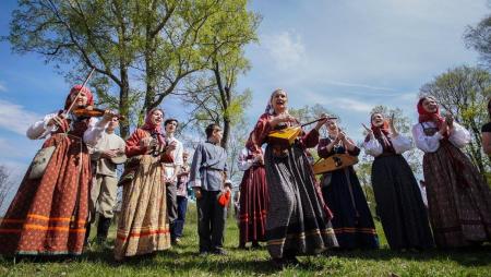 Песни и народные гуляния