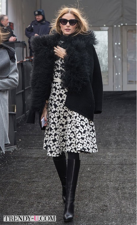 Оливия Палермо в черном кардигане плотной вязки