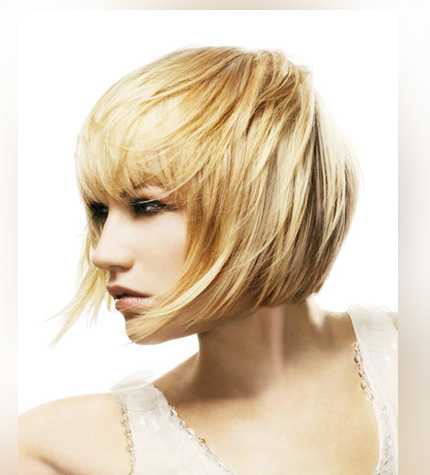 стрижка с челкой на короткие волосы для блондинки