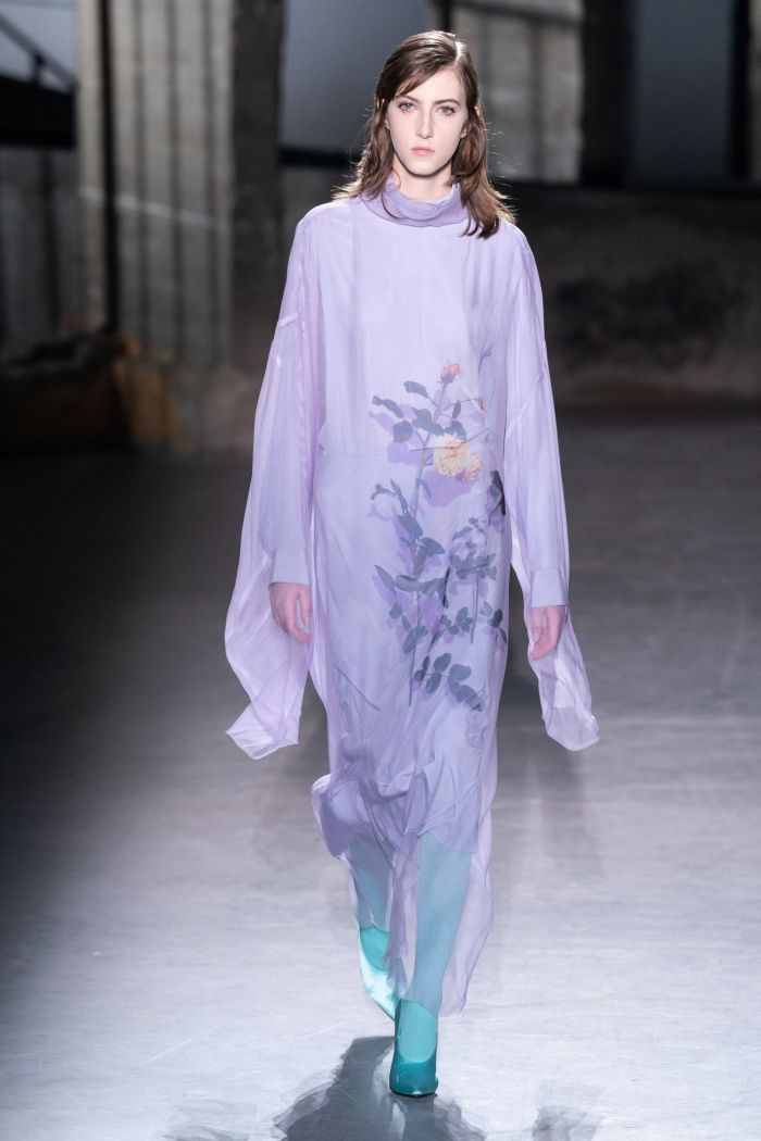 Модное длинное сиреневое платье Dries Van Noten