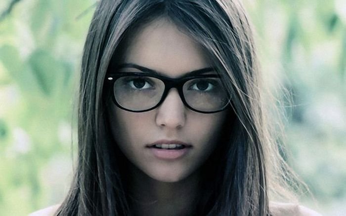 Девушки в очках (50 фото)